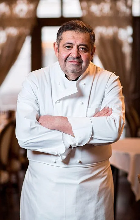 Шеф-повар и основатель ресторана Village Kitchen Михаил Амаев
